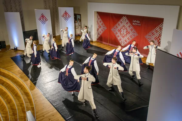 Lai rīb tautu istabiņa