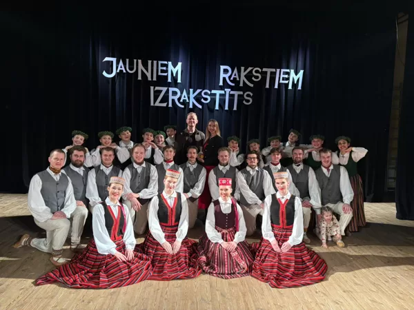Jauniem rakstiem izrakstīts